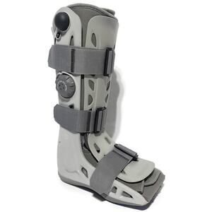 Aircast Softstrike Walking Boot Size Medium With Side Pump Inflation